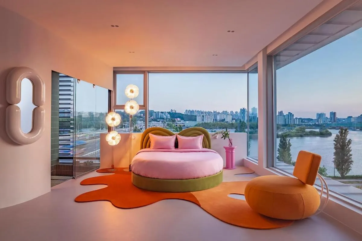 Контакты Sky Suite Hangang Bridge